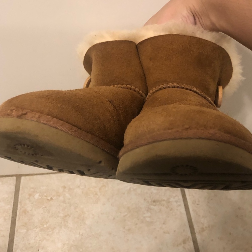 UGG mini bailey button shoes Size 4 Kids: Size 6 Womens balletcore athletic - Picture 6 of 11